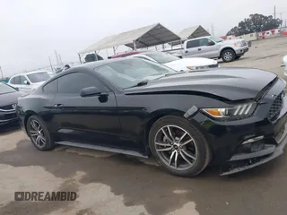 2016 Ford Mustang EcoBoost z VIN 1FA6P8TH0G5237709, wystawiony jako IAAI lot #42100996 z przebiegiem 81 096 mil mil oraz . Historia ofert i sprzedaży dostępna na DreamBid. Obrazek 13.