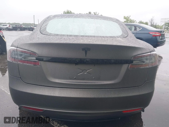 2013 Tesla Model S с VIN 5YJSA1DN4DFP09961, выставлен на аукционе IAAI как лот 42304508 с пробегом 90 648 миль миль и . История ставок и продаж доступна на DreamBid. Изображение 16.