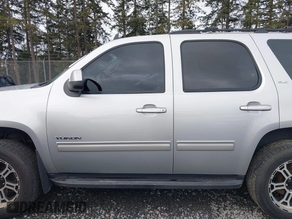 2012 GMC Yukon SLT with VIN 1GKS2CE03CR324366, listed as a IAAI auction lot 41473131 with 161,847 mi miles. Bid and sale history available at carsss.com. Image 14.