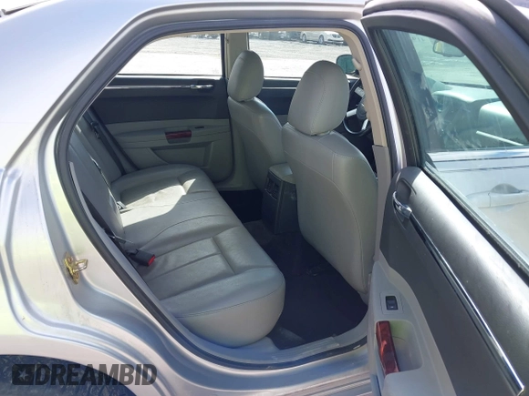 2006 Chrysler 300 Touring with VIN 2C3KK53G36H150931, listed as a IAAI auction lot 41934358 with 110,136 mi miles. Bid and sale history available at carsss.com. Image 8.