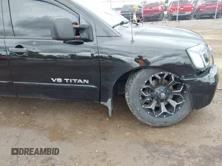 2011 Nissan Titan SL с VIN 1N6AA0EC5BN315853, выставлен на аукционе IAAI как лот 42340624 с пробегом 162 074 миль миль и . История ставок и продаж доступна на DreamBid. Изображение 17.