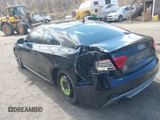2015 Audi S5 Premium Plus z VIN WAUGGAFR1FA035653, wystawiony jako IAAI lot #42054212 z przebiegiem 133 572 mil mil oraz . Historia ofert i sprzedaży dostępna na DreamBid. Obrazek 6.