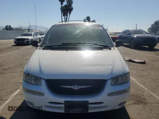 2000 Chrysler Town & Country LX z VIN 1C4GP44R9YB793616, wystawiony jako Copart lot #55903065 z przebiegiem 50 987 mil mil oraz Czysty tytuł • Clean title. Historia ofert i sprzedaży dostępna na DreamBid. Obrazek 5.