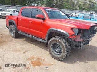 2017 Toyota Tacoma SR5 z VIN 5TFCZ5AN0HX053200, wystawiony jako IAAI lot #41866920 z przebiegiem 131 237 mil mil oraz . Historia ofert i sprzedaży dostępna na DreamBid. Obrazek 1.
