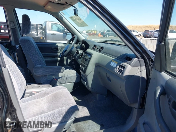 1998 Honda CR-V LX with VIN JHLRD2843WC010014, listed as a IAAI auction lot 40407543 with 103,458 mi miles. Bid and sale history available at carsss.com. Image 5.
