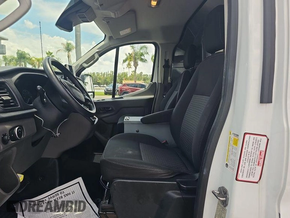2020 Ford Transit z VIN 1FTBR1YG6LKA32420, wystawiony jako IAAI lot #42786972 z przebiegiem 45 104 mil mil oraz . Historia ofert i sprzedaży dostępna na DreamBid. Obrazek 4.