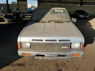 1988 Nissan Hardbody z VIN 1N6ND11S8JC370741, wystawiony jako Copart lot #84060304 z przebiegiem 131 488 mil mil oraz Tytuł czysty. Historia ofert i sprzedaży dostępna na DreamBid. Obrazek 5.