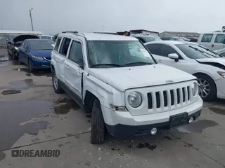2016 Jeep Patriot Sport z VIN 1C4NJPBA8GD715273, wystawiony jako IAAI lot #42646720 z przebiegiem 104 344 mil mil oraz . Historia ofert i sprzedaży dostępna na DreamBid. Obrazek 1.