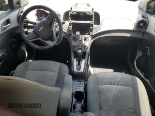 2013 Chevrolet Sonic LS z VIN 1G1JA6SH2D4136905, wystawiony jako Copart lot #55980485 z przebiegiem 176 857 mil mil oraz Nie do naprawy • Non repairable. Historia ofert i sprzedaży dostępna na DreamBid. Obrazek 8.