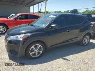 2023 Nissan Kicks S z VIN 3N1CP5BV1PL469080, wystawiony jako Copart lot #51579555 z przebiegiem 57 614 mil mil oraz Czysty tytuł • Clean title. Historia ofert i sprzedaży dostępna na DreamBid. Obrazek 1.