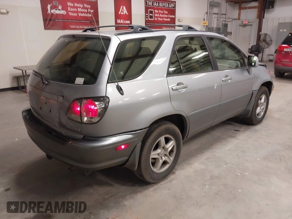 2002 Lexus RX with VIN JTJHF10U020292307, listed as a IAAI auction lot 41703412 with 221,843 mi miles and . Bid and sale history available at carsss.com. Image 4.