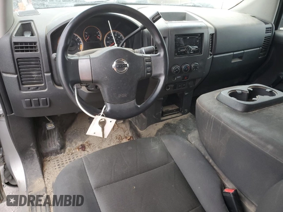 2011 Nissan Titan S z VIN 1N6AA0CJ7BN322207, wystawiony jako Copart lot #77558164 z przebiegiem 177 105 mil mil oraz Szkoda całkowita • Salvage title. Historia ofert i sprzedaży dostępna na DreamBid. Obrazek 8.