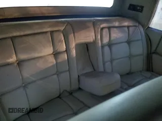 1983 Cadillac Fleetwood z VIN 1G6AB6985D9118799, wystawiony jako Copart lot #45713295 z przebiegiem 5 795 mil mil oraz Czysty tytuł • Clean title. Historia ofert i sprzedaży dostępna na DreamBid. Obrazek 10.
