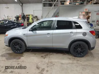 2017 Mitsubishi Outlander ES z VIN JA4AP3AU2HZ032372, wystawiony jako IAAI lot #41976700 z przebiegiem 87 827 mil mil oraz . Historia ofert i sprzedaży dostępna na DreamBid. Obrazek 14.