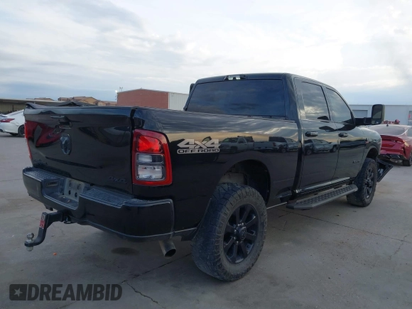 2022 Ram 2500 Big Horn z VIN 3C6UR5DL8NG125542, wystawiony jako IAAI lot #41881676 z przebiegiem 55 332 mil mil oraz . Historia ofert i sprzedaży dostępna na DreamBid. Obrazek 4.