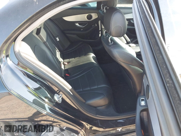 2019 Mercedes-Benz C 300 z VIN 55SWF8DB1KU318960, wystawiony jako IAAI lot #42547725 z przebiegiem 90 743 mil mil oraz . Historia ofert i sprzedaży dostępna na DreamBid. Obrazek 8.