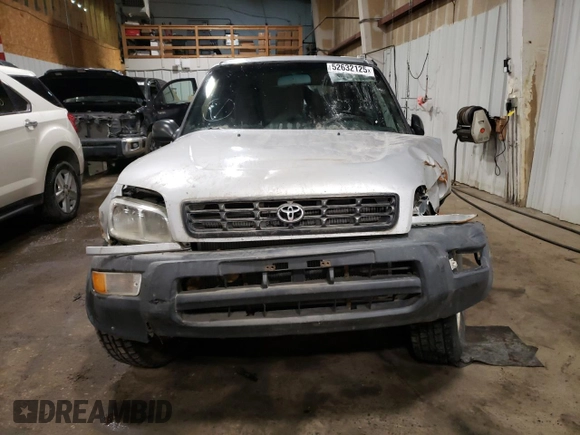 1998 Toyota RAV4 with VIN JT3HP10VXW7075633, listed as a Copart auction lot 52632125 with 185,392 mi miles and Non repairable. Bid and sale history available at DreamBid. Image 5.