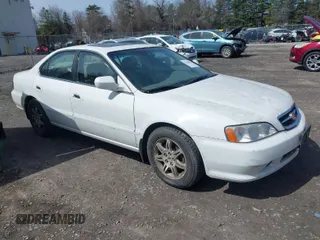 2000 Acura TL with VIN 19UUA5664YA018144, listed as a IAAI auction lot 41940742 with 82,604 mi miles. Bid and sale history available at carsss.com. Image 1.
