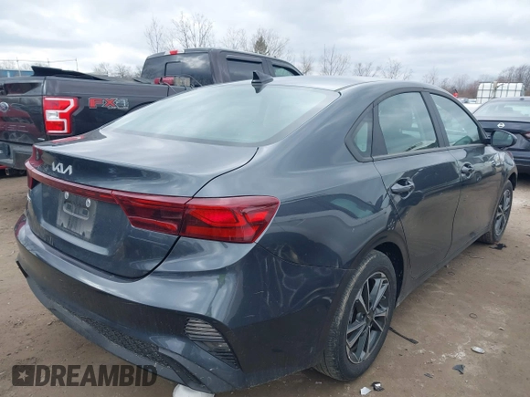 2024 Kia Forte LXS z VIN 3KPF24AD9RE792361, wystawiony jako IAAI lot #41863763 z przebiegiem 12 892 mil mil oraz . Historia ofert i sprzedaży dostępna na DreamBid. Obrazek 4.