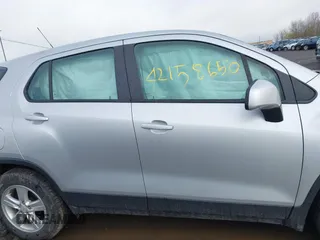 2020 Chevrolet Trax LS z VIN KL7CJKSB3LB310265, wystawiony jako IAAI lot #42158650 z przebiegiem 56 002 mil mil oraz . Historia ofert i sprzedaży dostępna na DreamBid. Obrazek 13.