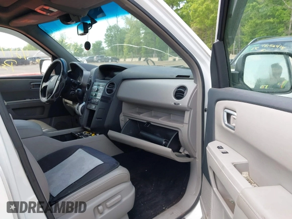 2009 Honda Pilot EX-L with VIN 5FNYF48569B040770, listed as a IAAI auction lot 42178358 with 230,826 mi miles. Bid and sale history available at carsss.com. Image 5.