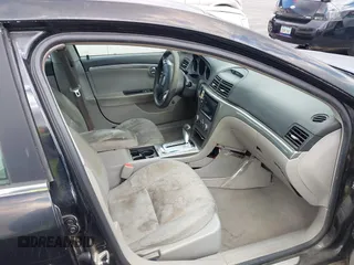 2007 Saturn Aura XE z VIN 1G8ZS57N17F197911, wystawiony jako IAAI lot #42262722 z przebiegiem 179 151 mil mil oraz . Historia ofert i sprzedaży dostępna na DreamBid. Obrazek 5.