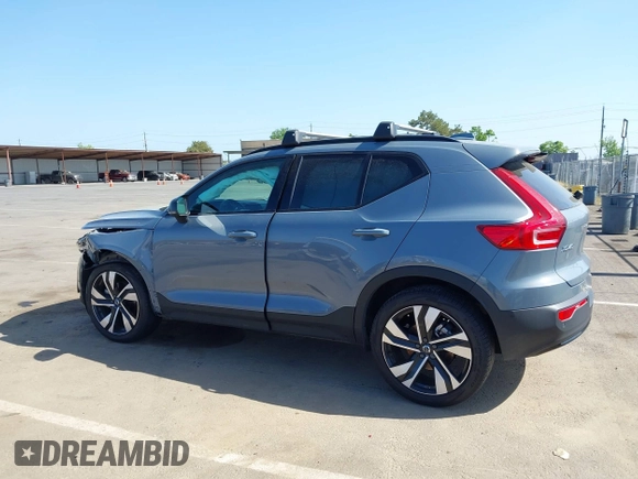 2023 Volvo XC40 Ultimate Dark Theme z VIN YV4L12UX9P2060819, wystawiony jako IAAI lot #42101069 z przebiegiem 24 171 mil mil oraz . Historia ofert i sprzedaży dostępna na DreamBid. Obrazek 14.