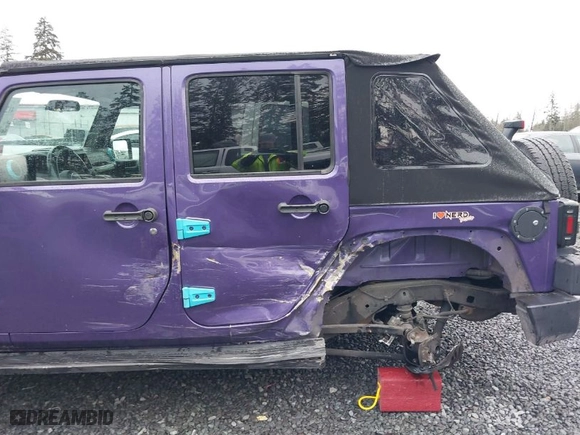 2018 Jeep Wrangler JK Unlimited Sport S with VIN 1C4BJWDG0JL847049, listed as a IAAI auction lot 41218525 with 90,588 mi miles. Bid and sale history available at carsss.com. Image 6.