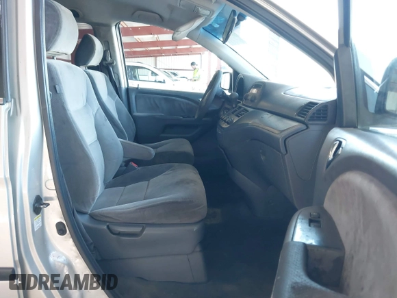 2005 Honda Odyssey LX with VIN 5FNRL38255B131729, listed as a IAAI auction lot 41880067 with 333,450 mi miles. Bid and sale history available at carsss.com. Image 5.