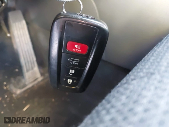2019 Toyota RAV4 XLE with VIN 2T3W1RFV3KC002372, listed as a IAAI auction lot 41701236 with 111,706 mi miles. Bid and sale history available at carsss.com. Image 11.
