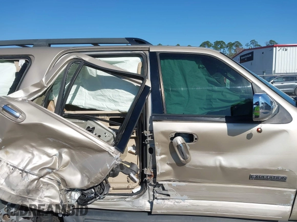 2008 Ford Expedition SSV with VIN 1FMFU15558LA15589, listed as a IAAI auction lot 41780500 with 207,045 mi miles and . Bid and sale history available at DreamBid. Image 13.