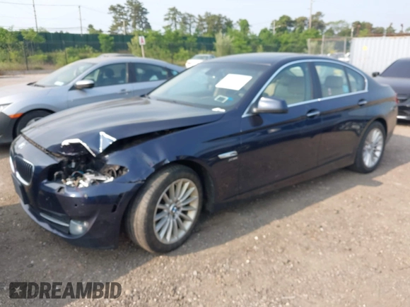 2012 BMW 5 Series 535i xDrive z VIN WBAFU7C55CDU57265, wystawiony jako IAAI lot #42410367 z przebiegiem 265 623 mil mil oraz . Historia ofert i sprzedaży dostępna na DreamBid. Obrazek 2.