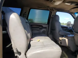 2001 Ford Excursion Limited с VIN 1FMNU42F31EB63664, выставлен на аукционе Copart как лот 52858005 с пробегом 202 962 миль миль и Списание • Salvage title. История ставок и продаж доступна на DreamBid. Изображение 11.