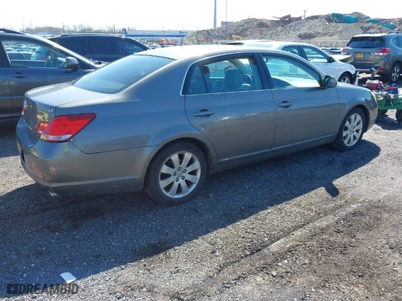 2006 Toyota Avalon XL with VIN 4T1BK36B66U152021, listed as a IAAI auction lot 41908367 with 176,467 mi miles. Bid and sale history available at carsss.com. Image 4.