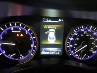 2015 Infiniti Q50 z VIN JN1BV7AR9FM396174, wystawiony jako Copart lot #50393685 z przebiegiem 110 824 mil mil oraz Szkoda całkowita • Salvage title. Historia ofert i sprzedaży dostępna na DreamBid. Obrazek 9.