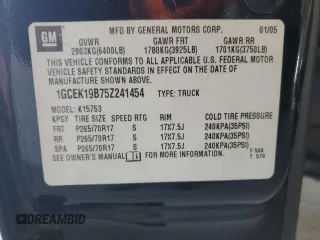 2005 Chevrolet Silverado 1500 Z71 z VIN 1GCEK19B75Z241454, wystawiony jako Copart lot #52154325 z przebiegiem 203 436 mil mil oraz Szkoda całkowita • Salvage title. Historia ofert i sprzedaży dostępna na DreamBid. Obrazek 12.