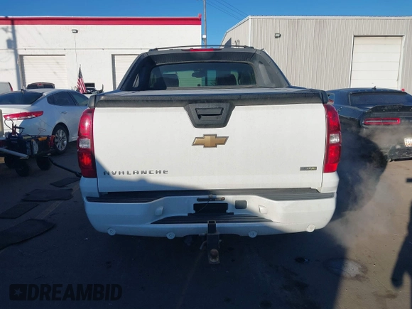 2007 Chevrolet Avalanche 3LT z VIN 3GNFK12367G277363, wystawiony jako IAAI lot #41395929 z przebiegiem 149 864 mil mil oraz . Historia ofert i sprzedaży dostępna na DreamBid. Obrazek 16.