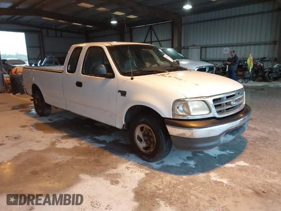 2002 Ford F-150 XL with VIN 1FTRX17L52NA38404, listed as a IAAI auction lot 41871731 with 366,564 mi miles. Bid and sale history available at carsss.com. Image 1.