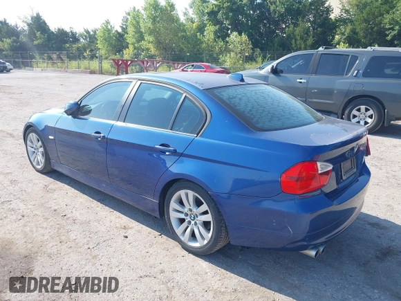 2008 BMW 3 Series 328i with VIN WBAVA37518NL18288, listed as a IAAI auction lot 40032806 with 133,691 mi miles. Bid and sale history available at carsss.com. Image 3.