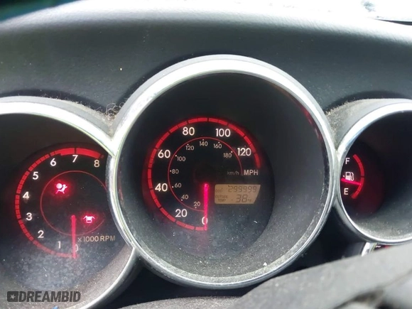 2004 Pontiac Vibe with VIN 5Y2SL62824Z461319, listed as a IAAI auction lot 41622223 with 299,999 mi miles. Bid and sale history available at carsss.com. Image 7.