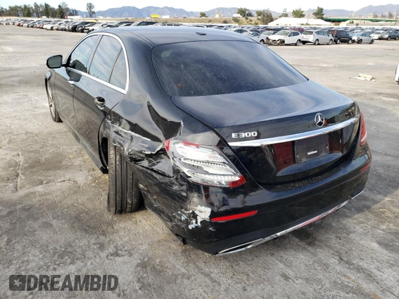 2019 Mercedes-Benz E-Class E 300 with VIN WDDZF4JB8KA642319, listed as a Copart auction lot 71752612 with 40,500 mi miles. Bid and sale history available at carsss.com. Image 2.