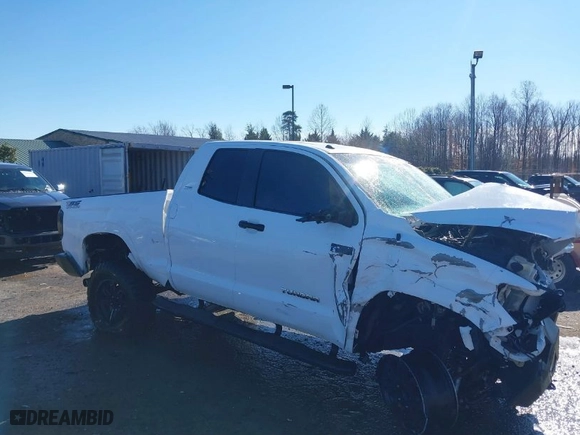 2015 Toyota Tundra 2WD Truck SR5 with VIN 5TFRY5F10FX178861, listed as a IAAI auction lot 41566300 with NaN miles. Bid and sale history available at carsss.com. Image 1.