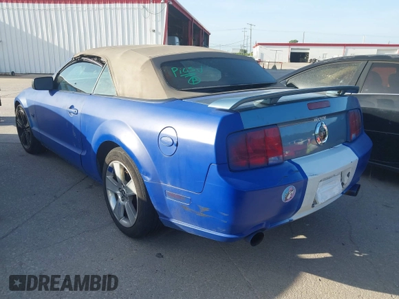 2006 Ford Mustang GT Deluxe z VIN 1ZVHT85H865217375, wystawiony jako IAAI lot #42770588 z przebiegiem Nie podano mil oraz . Historia ofert i sprzedaży dostępna na DreamBid. Obrazek 3.