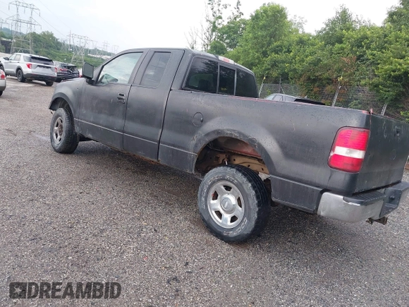 2005 Ford F-150 XLT z VIN 1FTPX145X5FA63049, wystawiony jako IAAI lot #42632000 z przebiegiem 106 348 mil mil oraz . Historia ofert i sprzedaży dostępna na DreamBid. Obrazek 3.