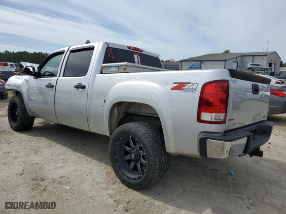 2010 GMC Sierra 1500 SLE with VIN 3GTRKVE3XAG209440, listed as a Copart auction lot 48040015 with 179,408 mi miles and Salvage Title. Bid and sale history available at carsss.com. Image 2.