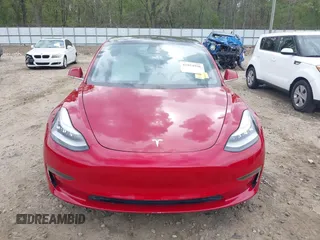 2019 Tesla Model 3 Mid Range z VIN 5YJ3E1EA7KF445040, wystawiony jako IAAI lot #41954956 z przebiegiem 68 004 mil mil oraz . Historia ofert i sprzedaży dostępna na DreamBid. Obrazek 12.