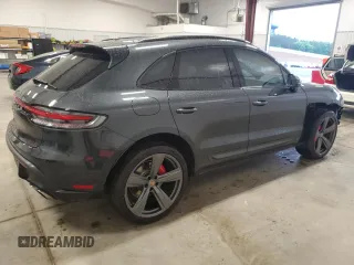 2023 Porsche Macan S z VIN WP1AG2A58PLB41864, wystawiony jako Copart lot #56189785 z przebiegiem 7112 mil mil oraz Szkody całkowita. Historia ofert i sprzedaży dostępna na DreamBid. Obrazek 3.