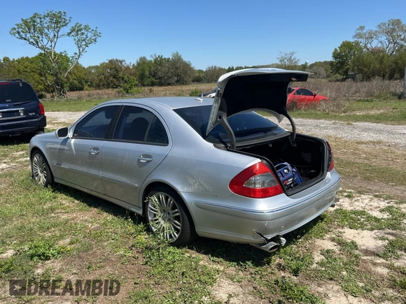 2007 Mercedes-Benz E 350 z VIN WDBUF56XX7B076632, wystawiony jako Copart lot #49129475 z przebiegiem 130 410 mil mil oraz Szkoda całkowita • Salvage title. Historia ofert i sprzedaży dostępna na DreamBid. Obrazek 3.