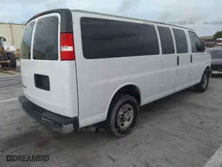 2019 Chevrolet Express Passenger LT with VIN 1GAZGPFG2K1247624, listed as a IAAI auction lot 30701525 with 22,150 mi miles. Bid and sale history available at carsss.com. Image 4.