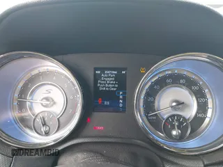 2014 Chrysler 300 S z VIN 2C3CCAGG8EH222645, wystawiony jako IAAI lot #42381766 z przebiegiem 254 710 mil mil oraz . Historia ofert i sprzedaży dostępna na DreamBid. Obrazek 7.